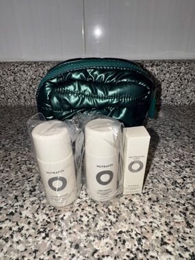 Nutrafol Women’s Hair Heat Protectant Trio in White